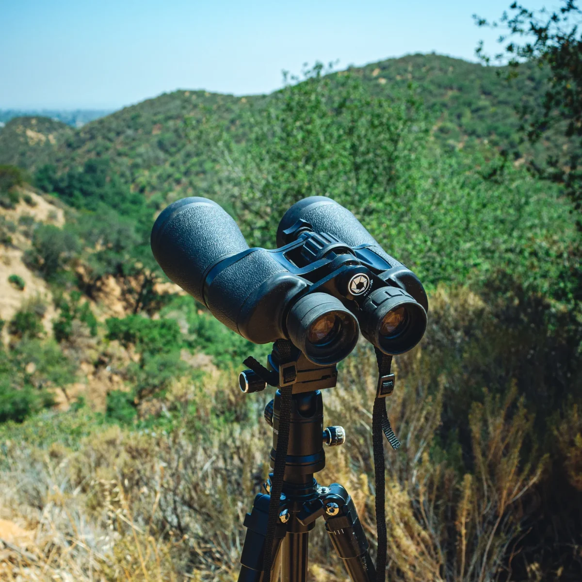 BARSKA (AB12534) 10-30x50mm Level Zoom Binoculars - Image 2